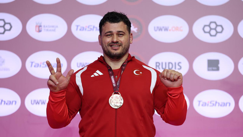 Milli güreşçi Rıza Kayaalp rekor kırdı: 13. kez Avrupa şampiyonu