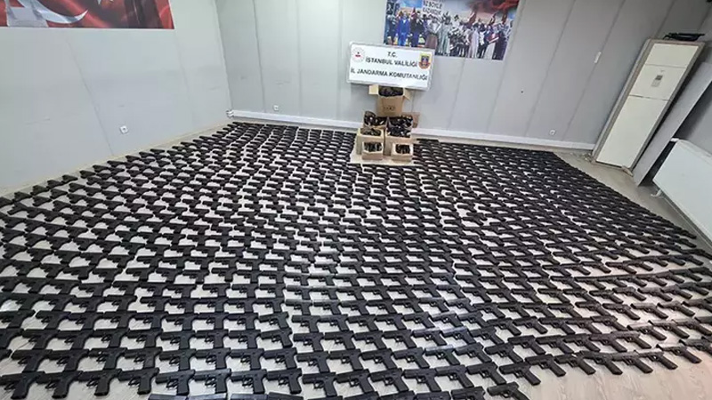 Eyüpsultan’da durdurulan kamyonetten 1021 tabanca çıktı