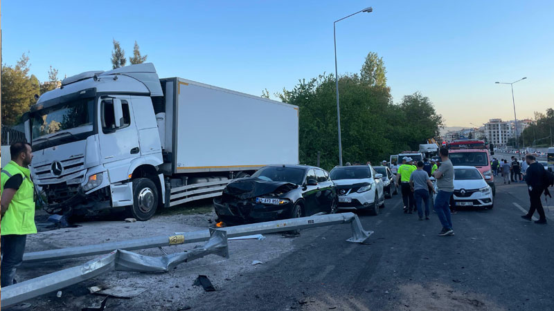 İzmir’deki trafik kazası: TIR’ı işleten lojistik firmanın yetkilisi gözaltına alındı