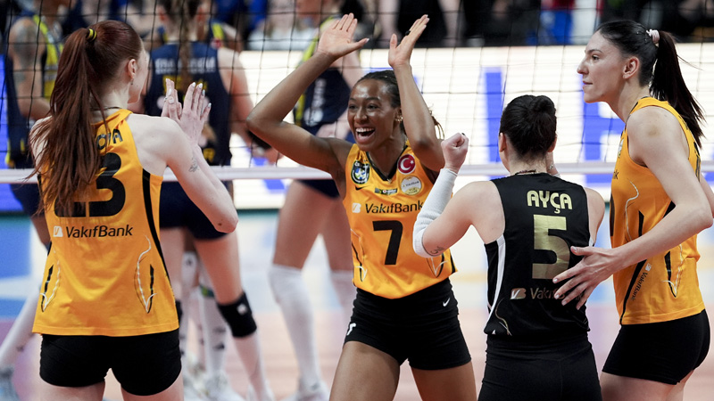 Sultanlar Ligi’nde şampiyon VakıfBank: Fenerbahçe’yi 3-2 ile geçtiler