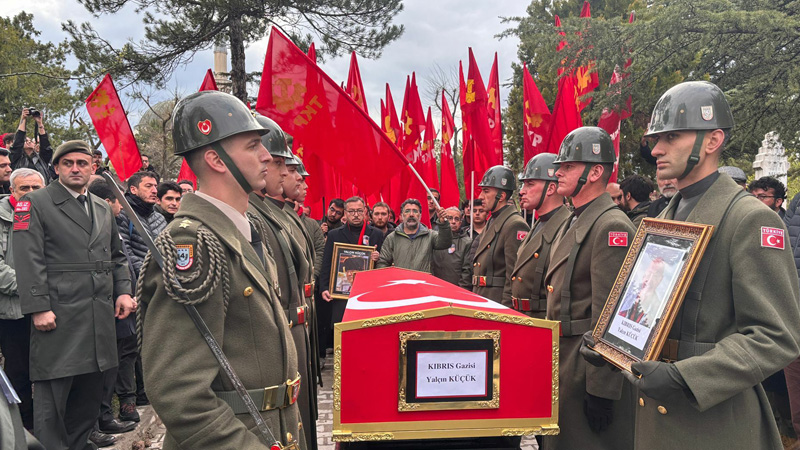 Yalçın Küçük, askeri törenle son yolculuğuna uğurlandı